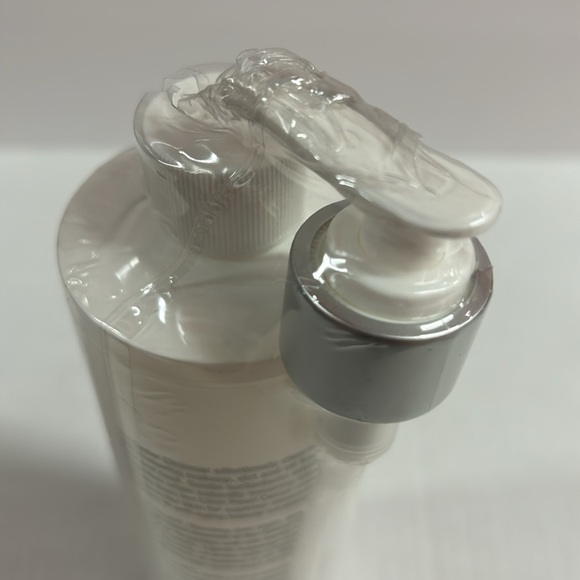 Consult Beaute Caviae Cleanser - Picture 4 of 5